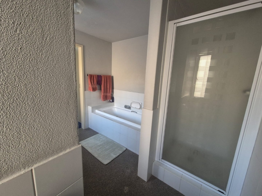 3 Bedroom Property for Sale in Wilro Park Gauteng