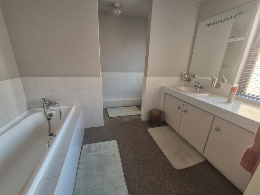 3 Bedroom Property for Sale in Wilro Park Gauteng