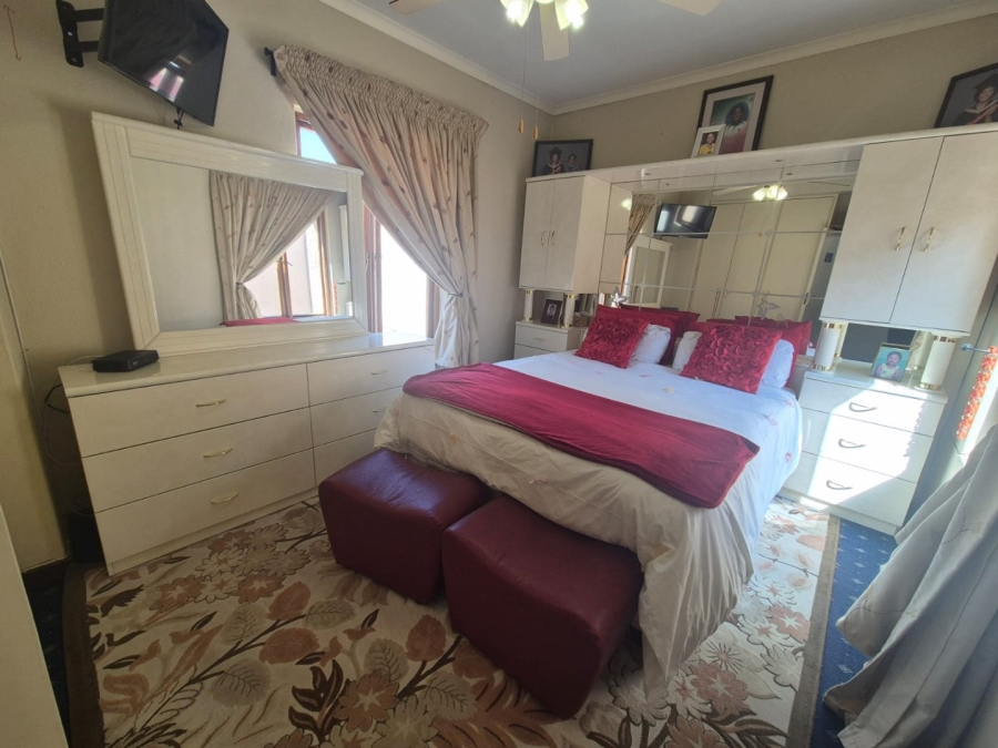 3 Bedroom Property for Sale in Wilro Park Gauteng