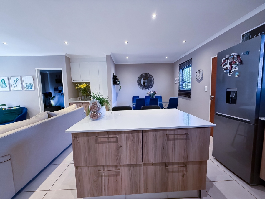 To Let 2 Bedroom Property for Rent in Die Hoewes Gauteng