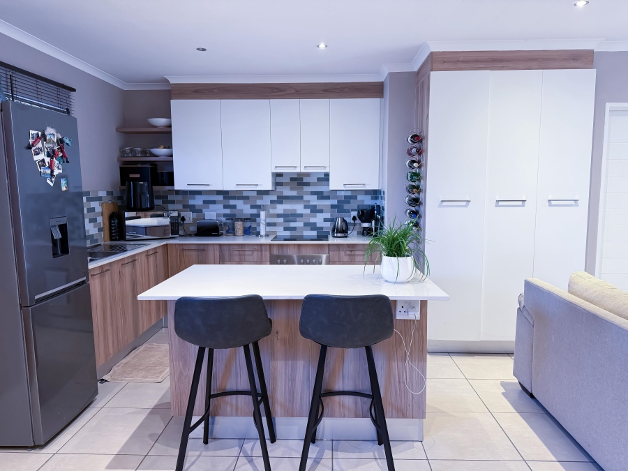 To Let 2 Bedroom Property for Rent in Die Hoewes Gauteng