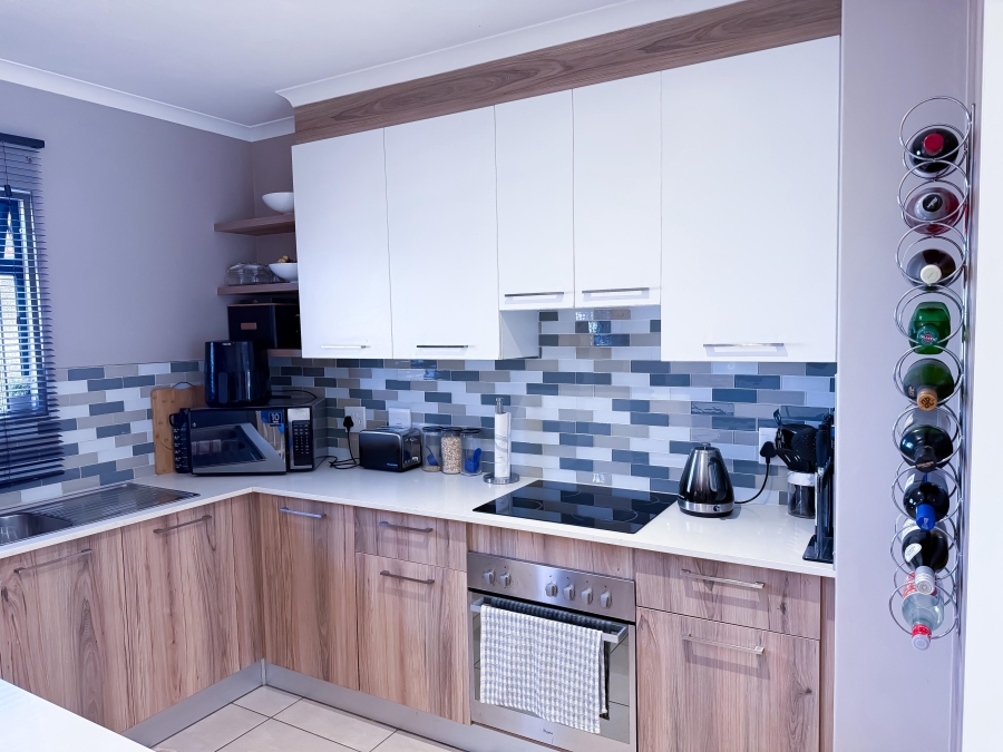 To Let 2 Bedroom Property for Rent in Die Hoewes Gauteng