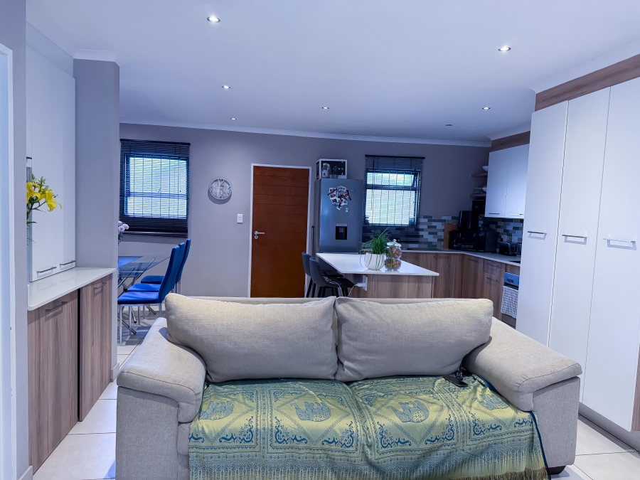 To Let 2 Bedroom Property for Rent in Die Hoewes Gauteng