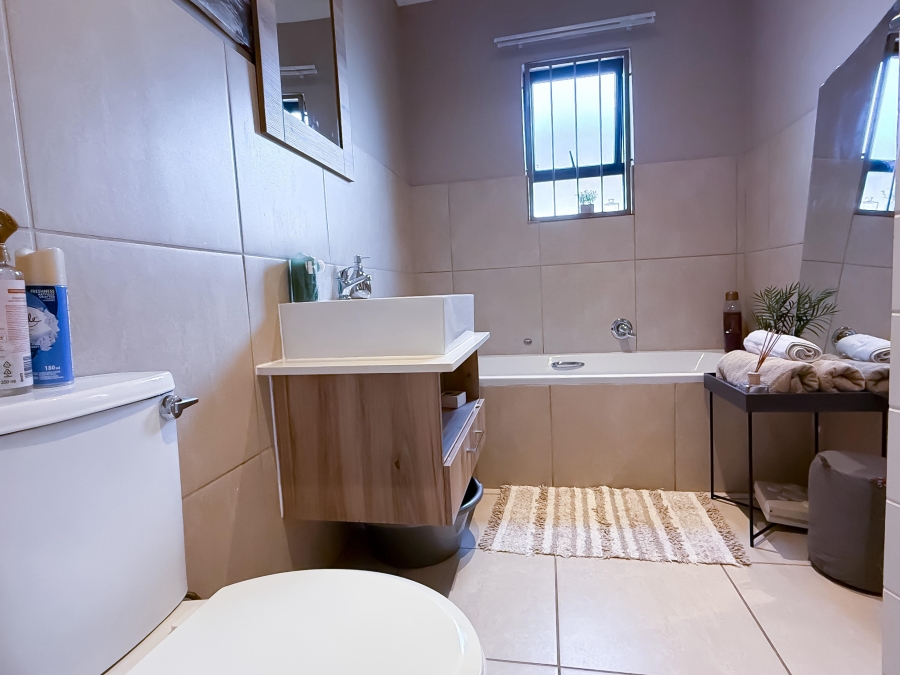 To Let 2 Bedroom Property for Rent in Die Hoewes Gauteng