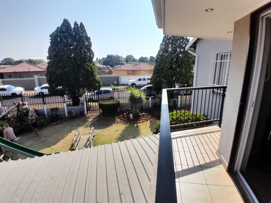 5 Bedroom Property for Sale in Witpoortjie Gauteng