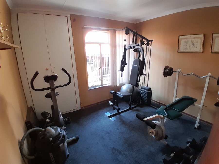 5 Bedroom Property for Sale in Witpoortjie Gauteng