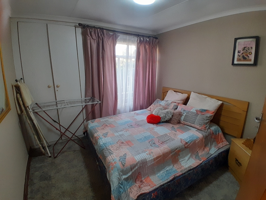 5 Bedroom Property for Sale in Witpoortjie Gauteng