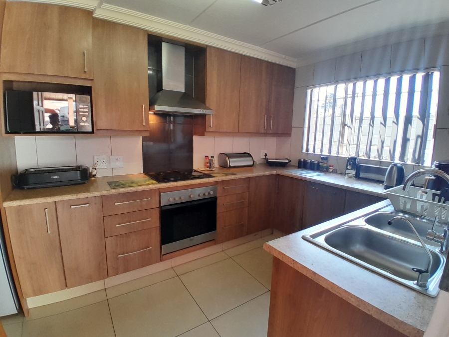 5 Bedroom Property for Sale in Witpoortjie Gauteng