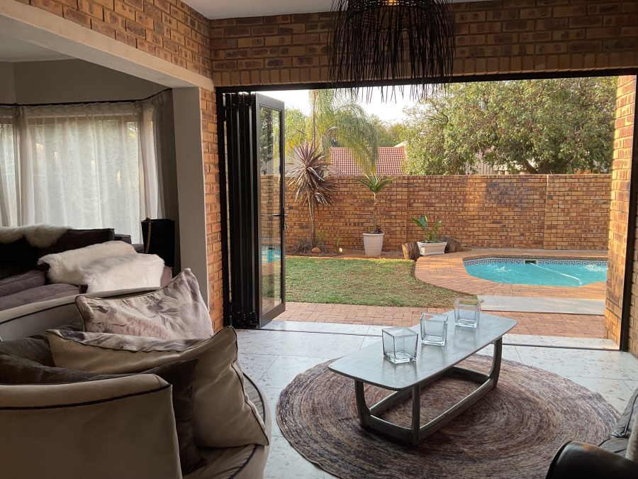 4 Bedroom Property for Sale in Silver Lakes Golf Estate Gauteng