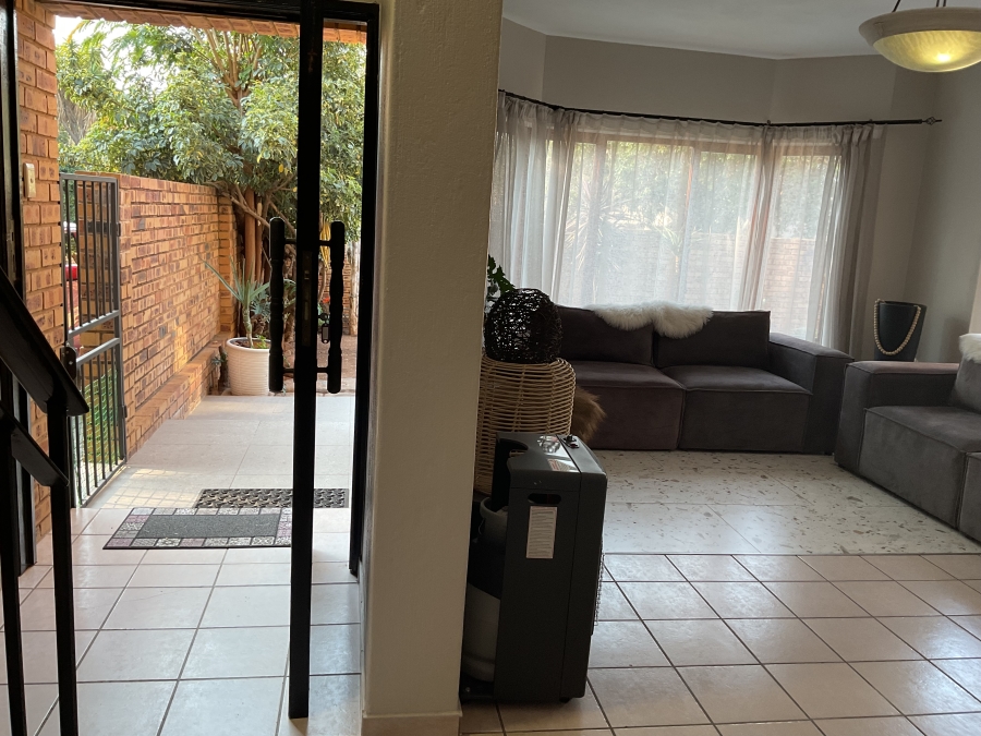 4 Bedroom Property for Sale in Silver Lakes Golf Estate Gauteng