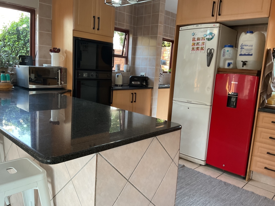 4 Bedroom Property for Sale in Silver Lakes Golf Estate Gauteng