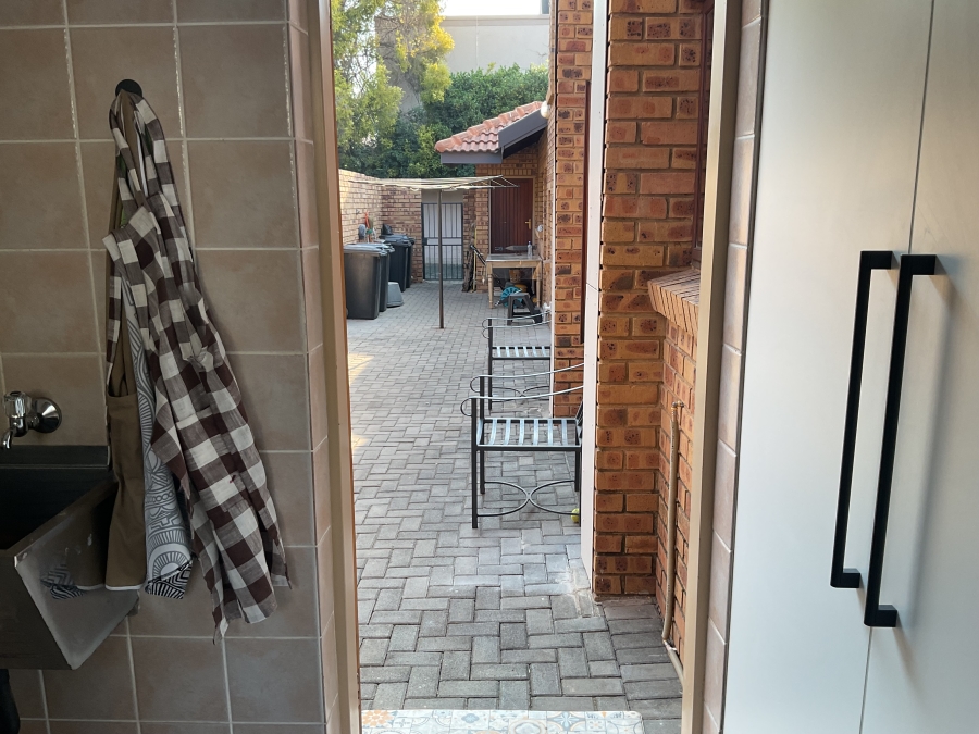4 Bedroom Property for Sale in Silver Lakes Golf Estate Gauteng