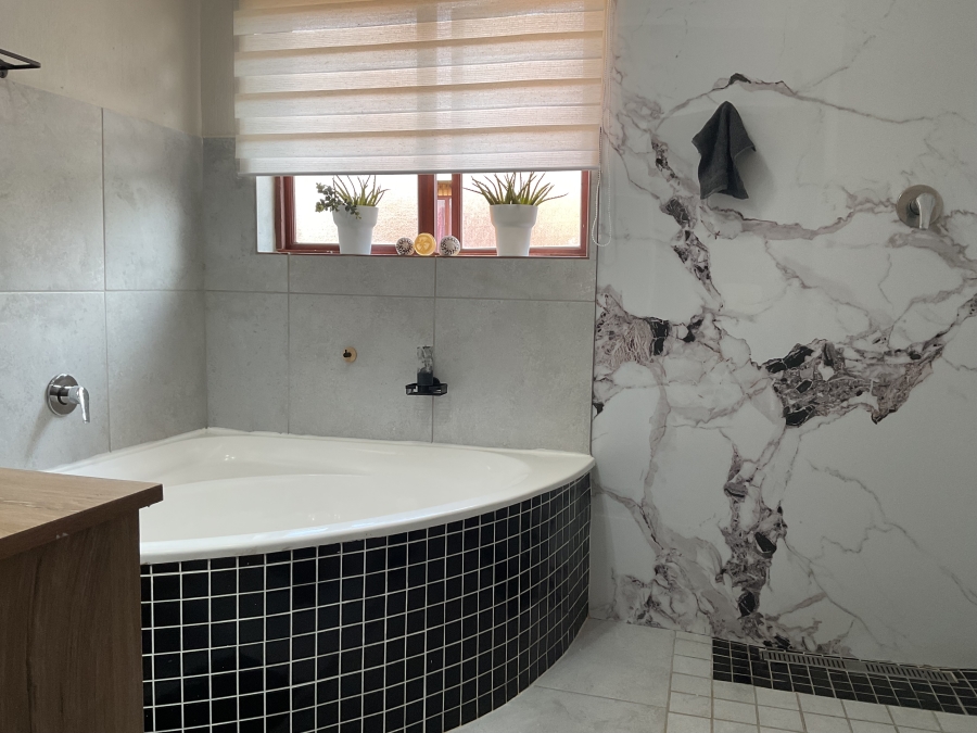 4 Bedroom Property for Sale in Silver Lakes Golf Estate Gauteng