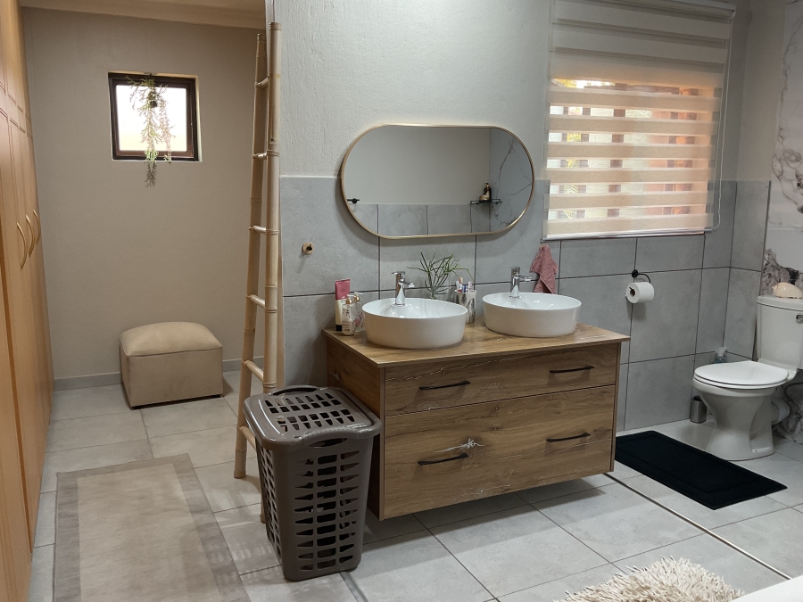 4 Bedroom Property for Sale in Silver Lakes Golf Estate Gauteng