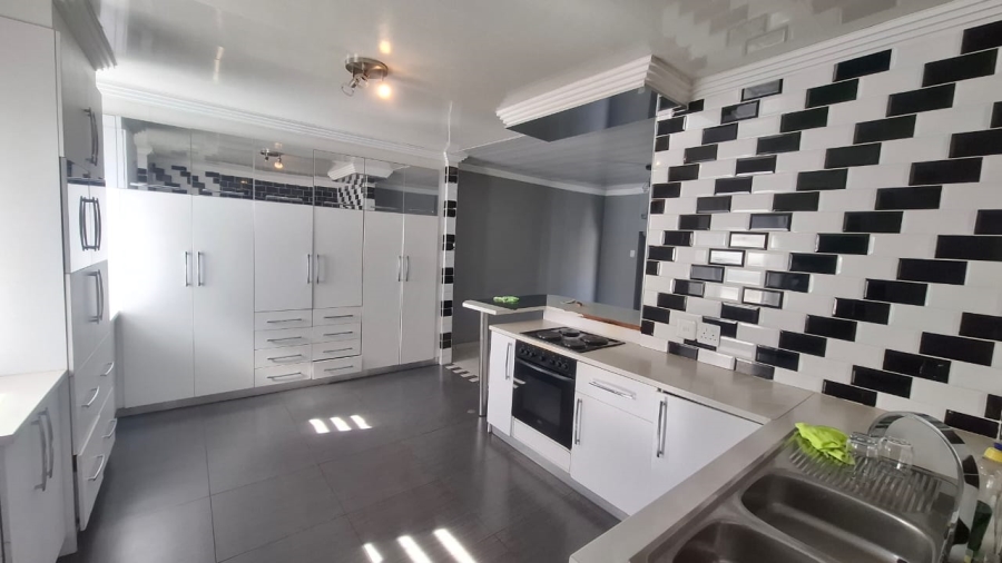 To Let 4 Bedroom Property for Rent in The Orchards Gauteng