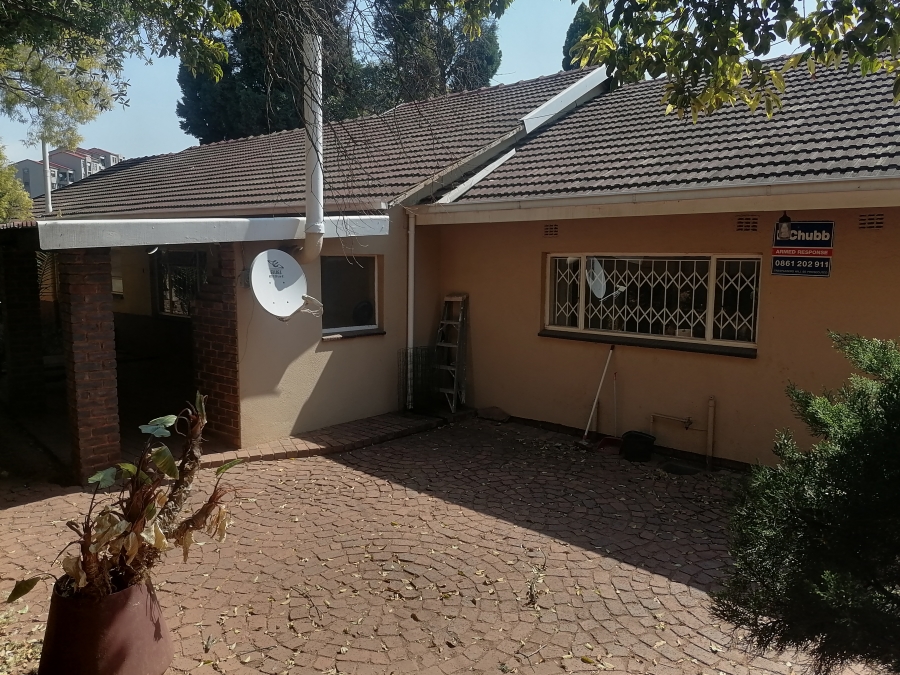 To Let 5 Bedroom Property for Rent in Wilro Park Gauteng