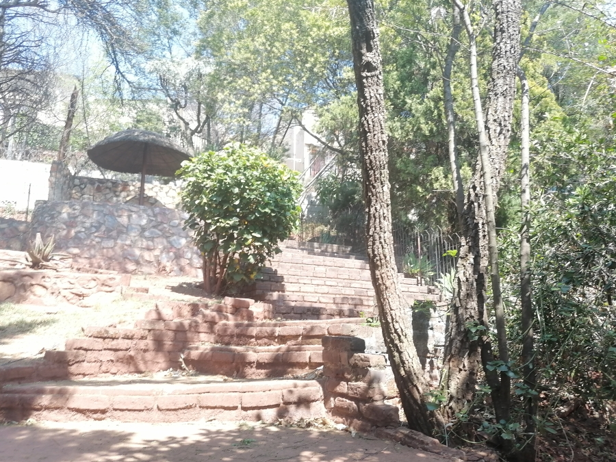 To Let 5 Bedroom Property for Rent in Wilro Park Gauteng