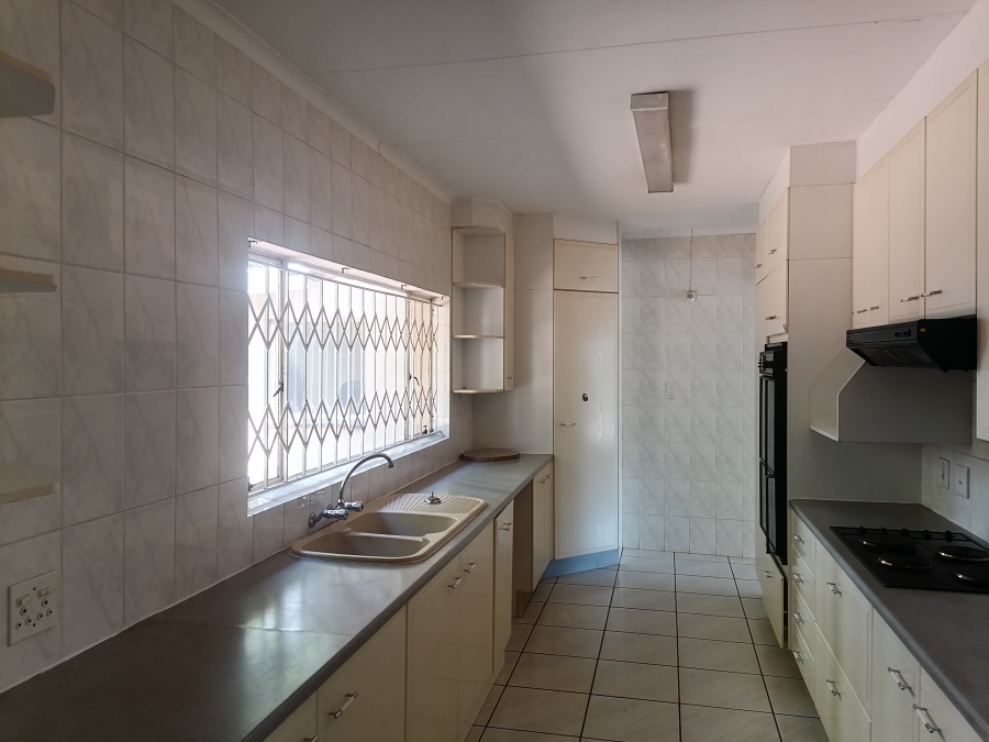To Let 5 Bedroom Property for Rent in Wilro Park Gauteng