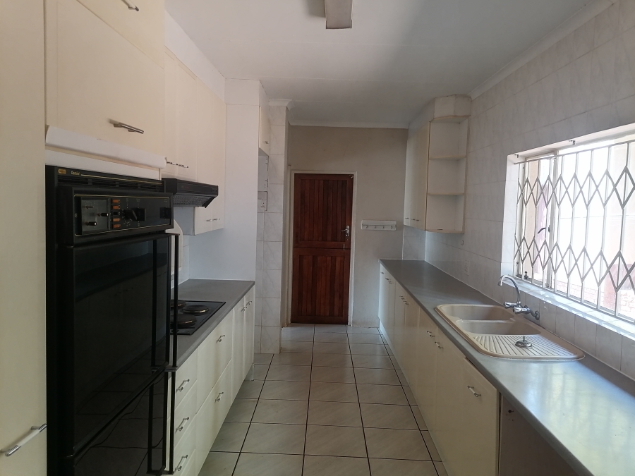 To Let 5 Bedroom Property for Rent in Wilro Park Gauteng