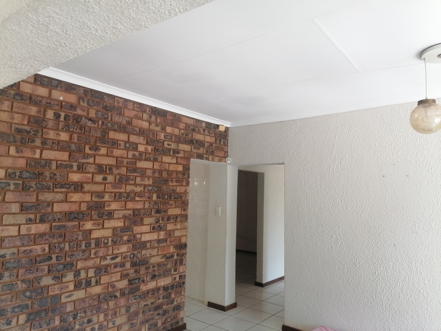 To Let 5 Bedroom Property for Rent in Wilro Park Gauteng