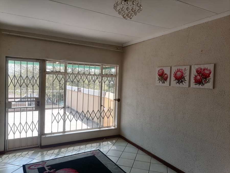 To Let 5 Bedroom Property for Rent in Wilro Park Gauteng