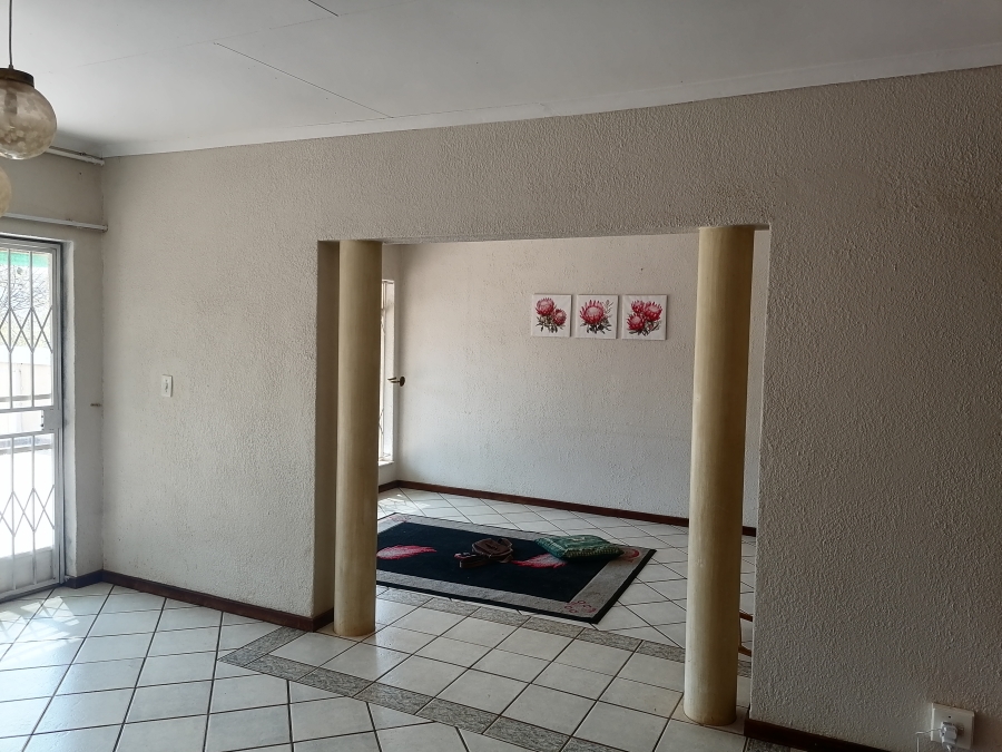 To Let 5 Bedroom Property for Rent in Wilro Park Gauteng