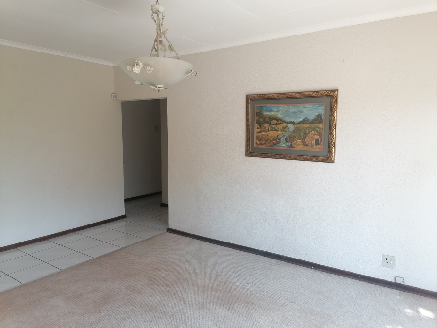 To Let 5 Bedroom Property for Rent in Wilro Park Gauteng