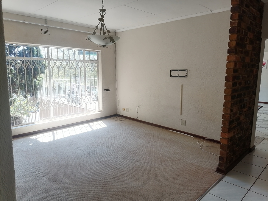To Let 5 Bedroom Property for Rent in Wilro Park Gauteng