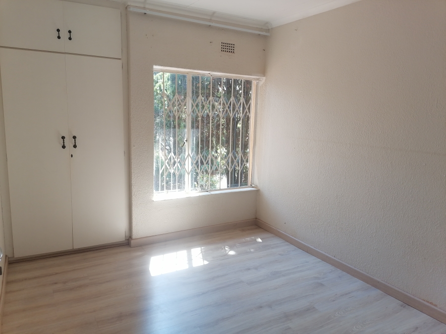To Let 5 Bedroom Property for Rent in Wilro Park Gauteng