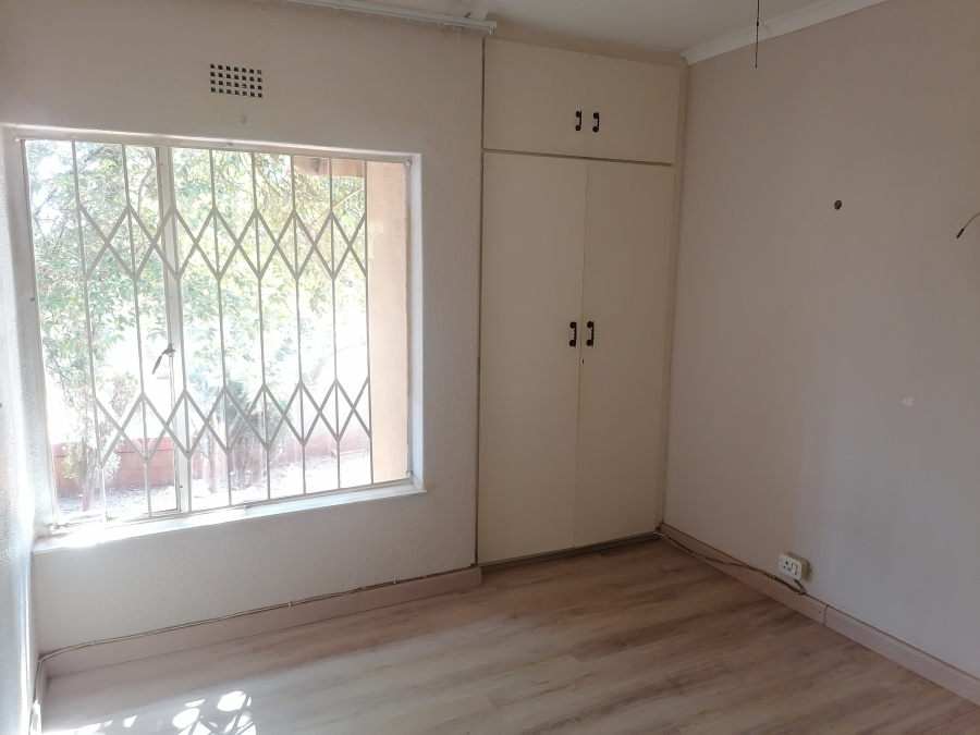To Let 5 Bedroom Property for Rent in Wilro Park Gauteng