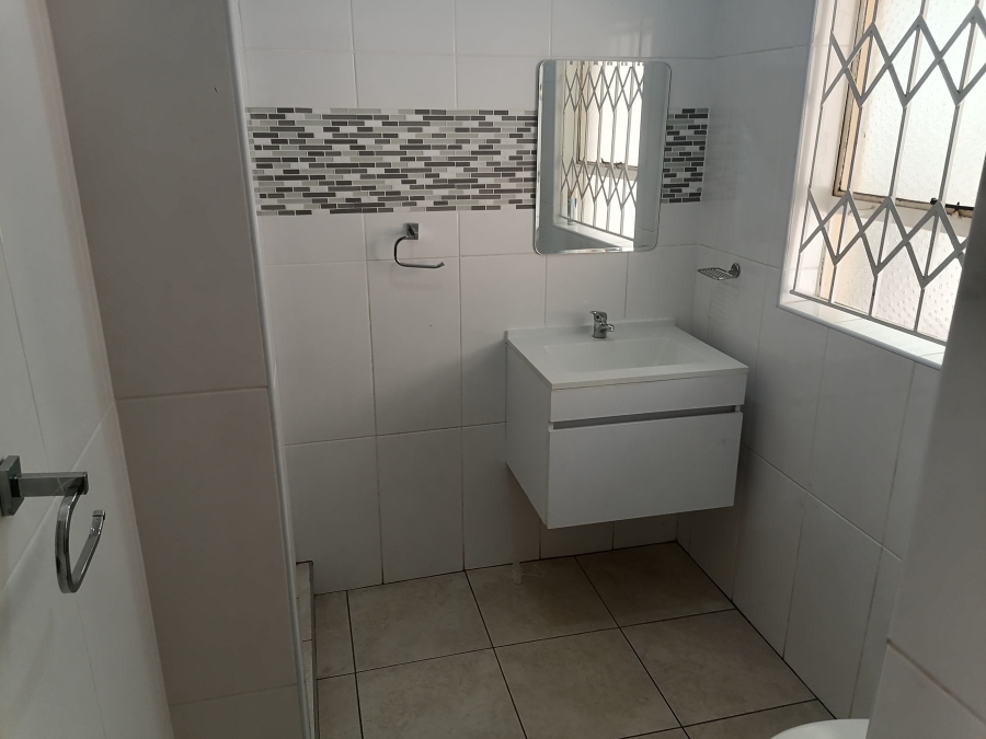To Let 5 Bedroom Property for Rent in Wilro Park Gauteng