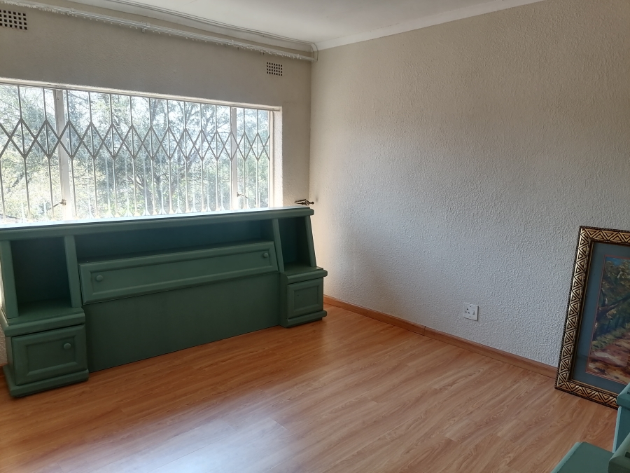 To Let 5 Bedroom Property for Rent in Wilro Park Gauteng