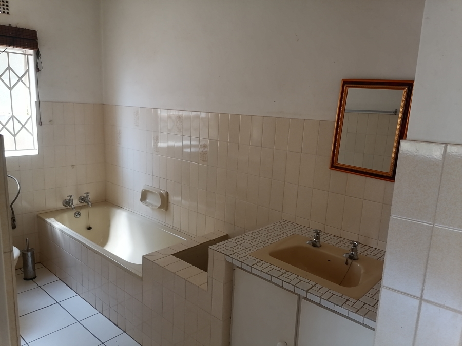 To Let 5 Bedroom Property for Rent in Wilro Park Gauteng