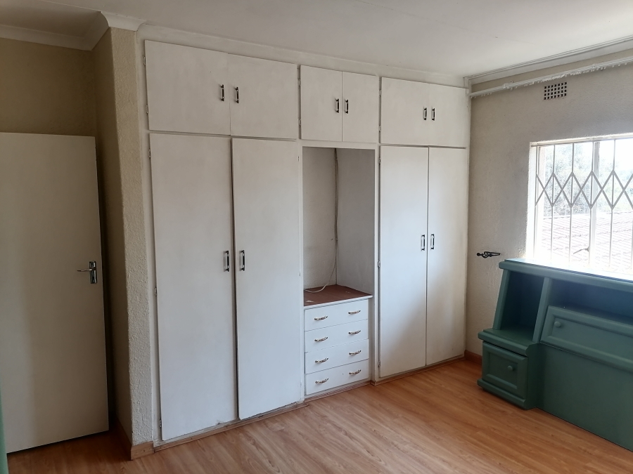 To Let 5 Bedroom Property for Rent in Wilro Park Gauteng