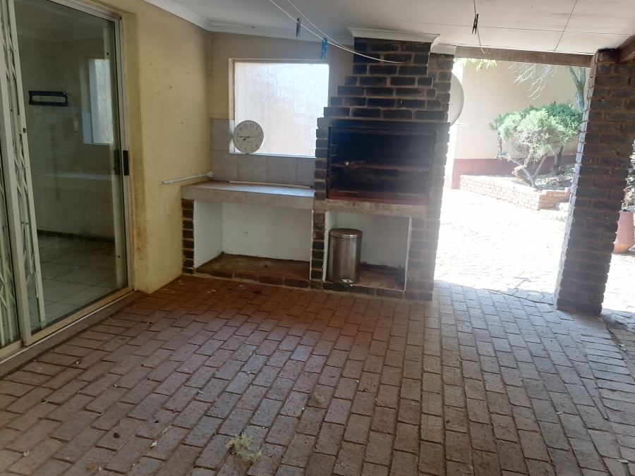To Let 5 Bedroom Property for Rent in Wilro Park Gauteng