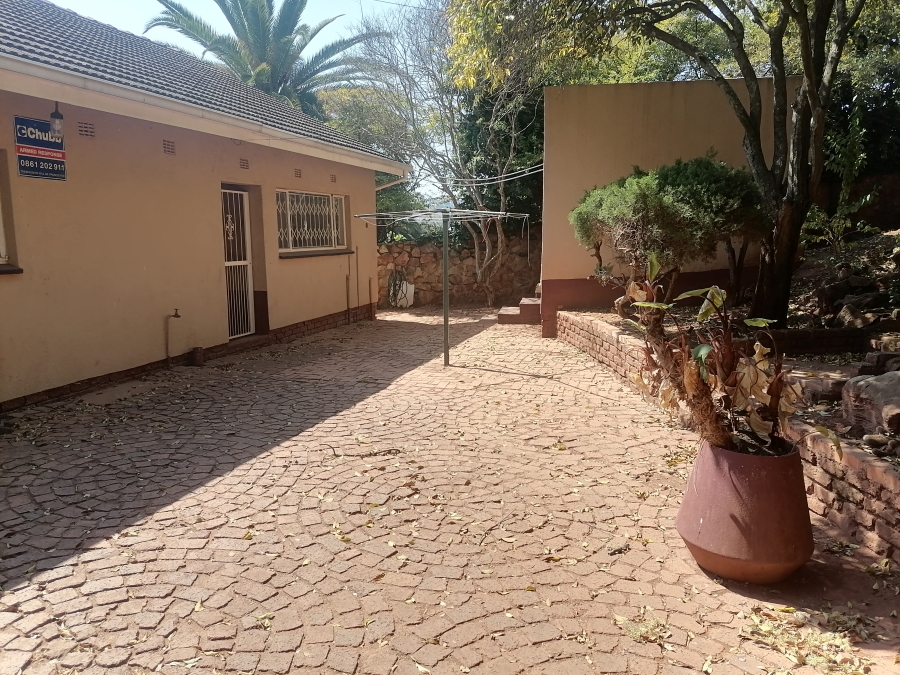 To Let 5 Bedroom Property for Rent in Wilro Park Gauteng