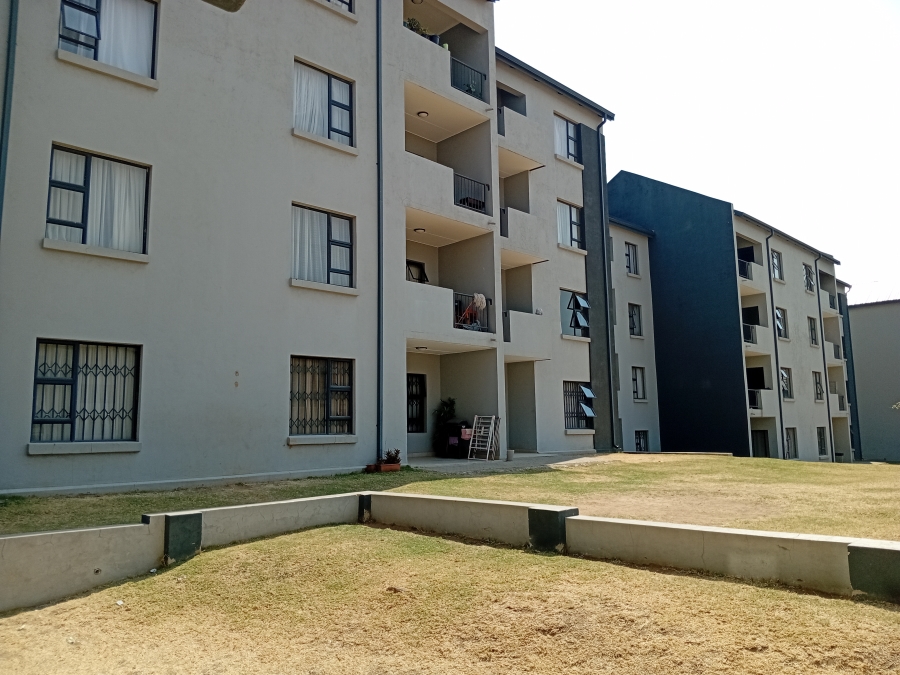 To Let 2 Bedroom Property for Rent in Glen Austin Gauteng