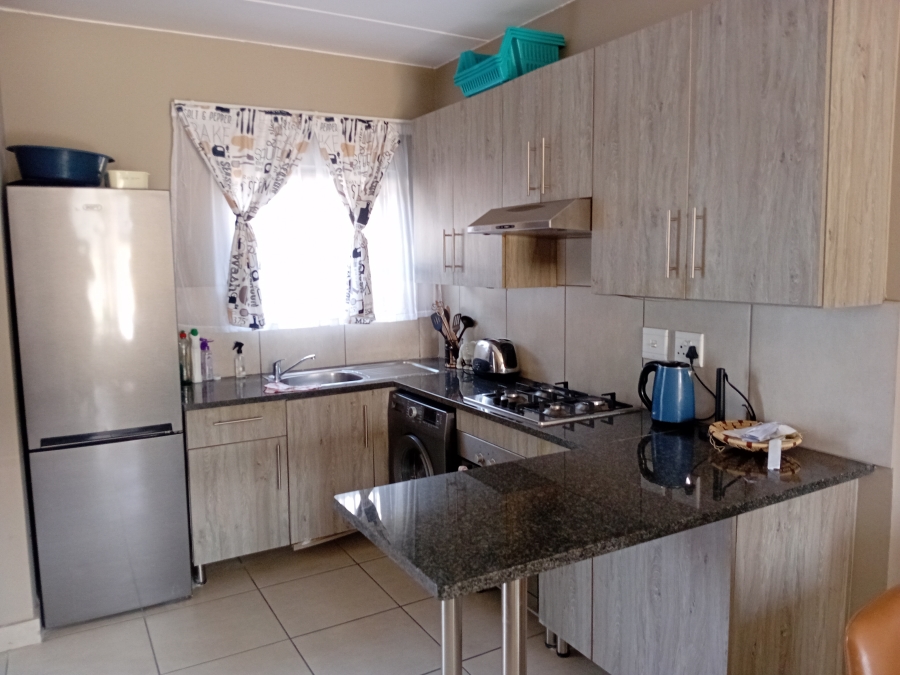 To Let 2 Bedroom Property for Rent in Glen Austin Gauteng