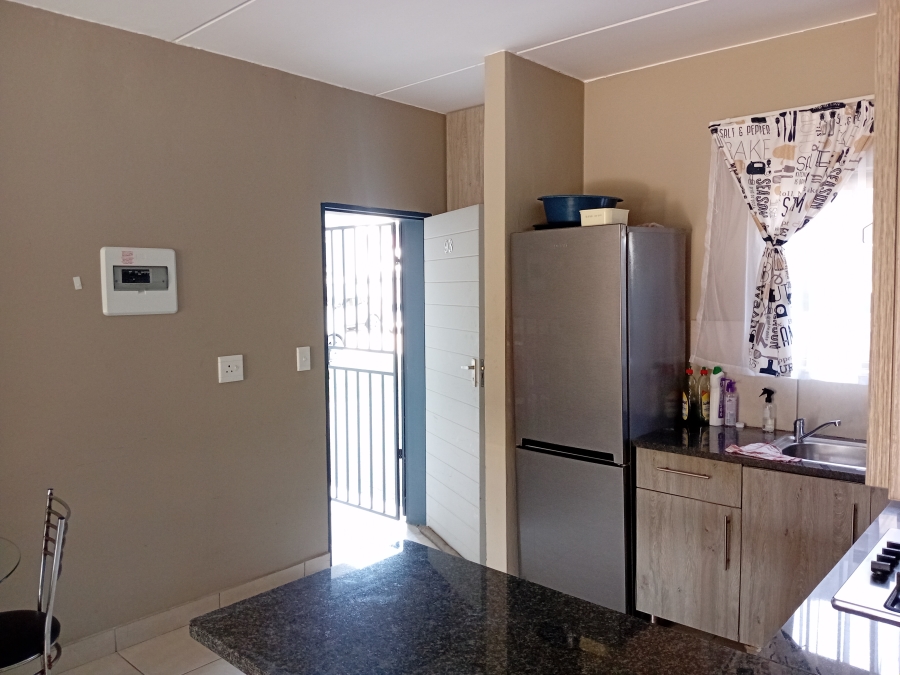 To Let 2 Bedroom Property for Rent in Glen Austin Gauteng