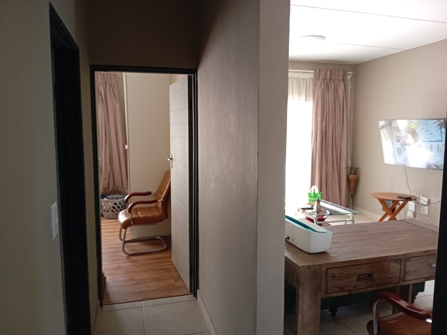 To Let 2 Bedroom Property for Rent in Glen Austin Gauteng