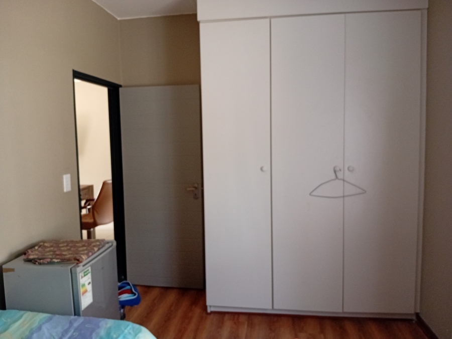 To Let 2 Bedroom Property for Rent in Glen Austin Gauteng