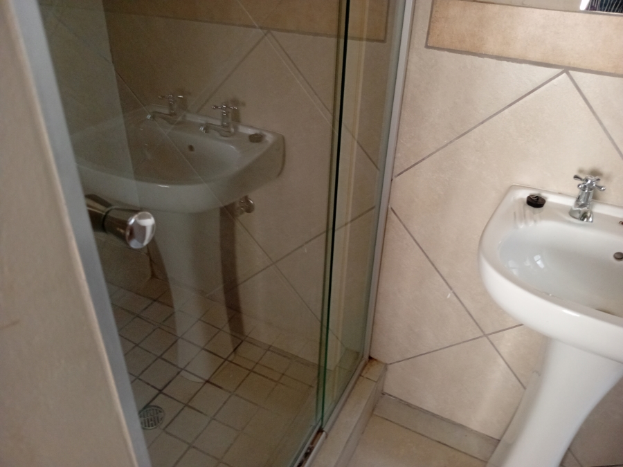 To Let 2 Bedroom Property for Rent in Glen Austin Gauteng