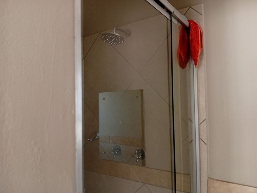 To Let 2 Bedroom Property for Rent in Glen Austin Gauteng
