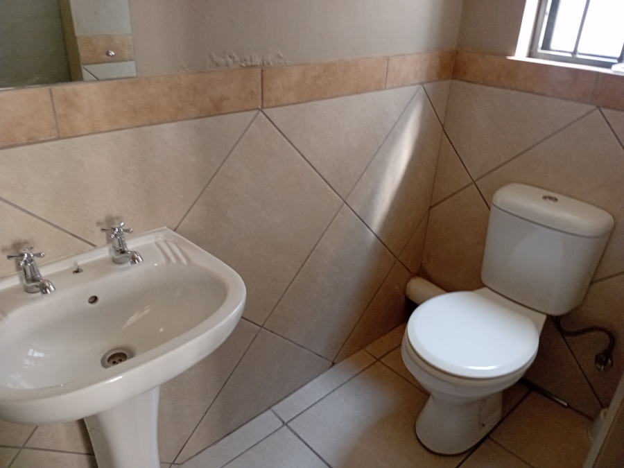 To Let 2 Bedroom Property for Rent in Glen Austin Gauteng