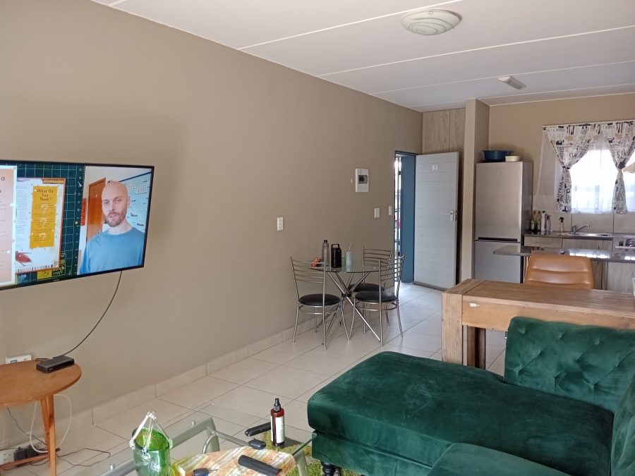 To Let 2 Bedroom Property for Rent in Glen Austin Gauteng