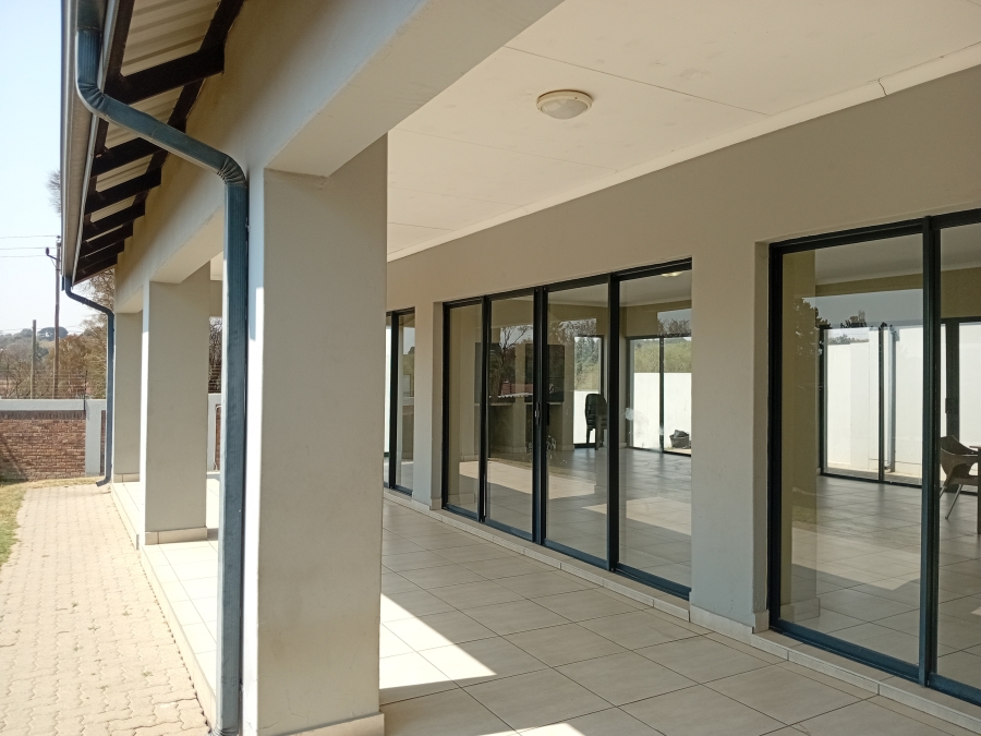 To Let 2 Bedroom Property for Rent in Glen Austin Gauteng