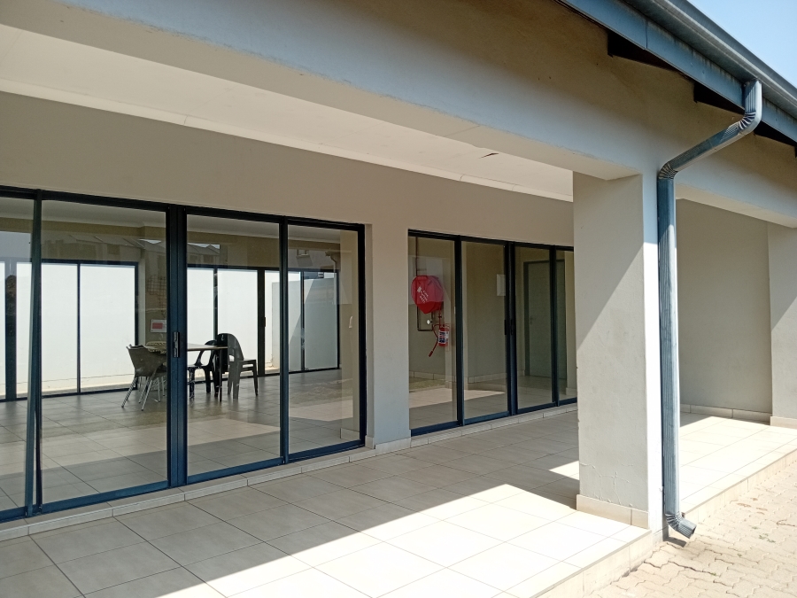 To Let 2 Bedroom Property for Rent in Glen Austin Gauteng