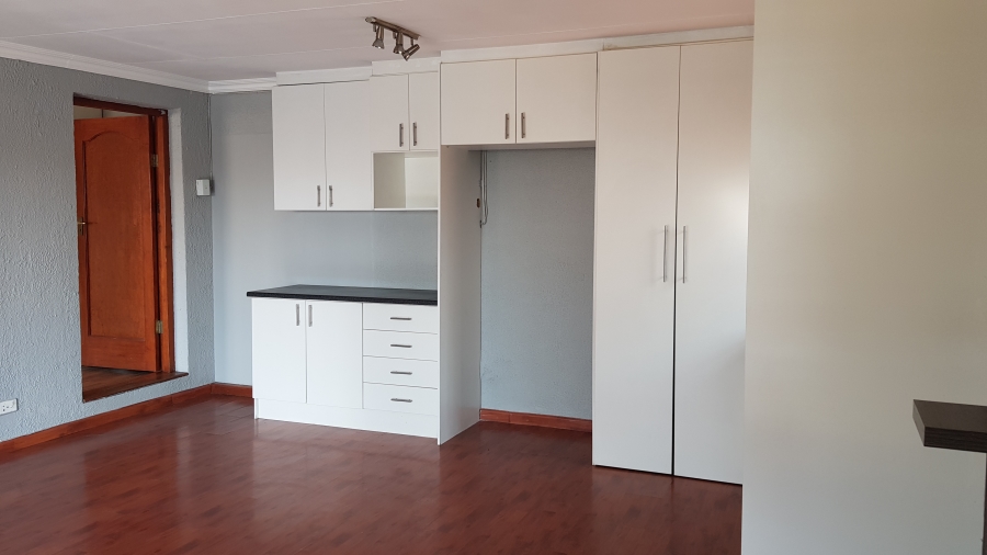 To Let 1 Bedroom Property for Rent in Greymont Gauteng