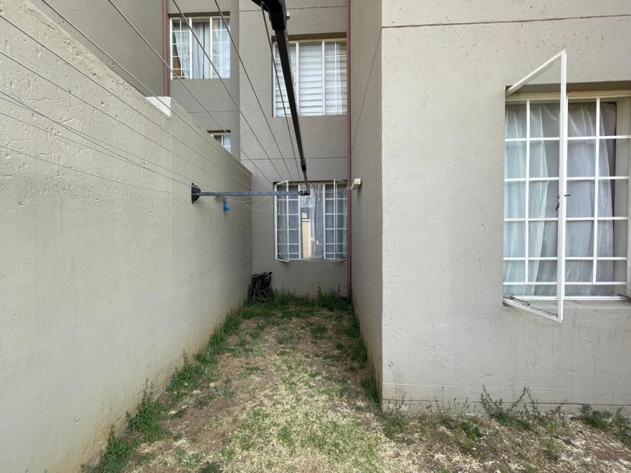 To Let 2 Bedroom Property for Rent in Noordwyk Gauteng