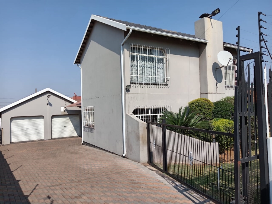 3 Bedroom Property for Sale in Witpoortjie Gauteng